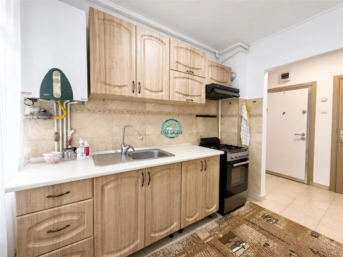 Vand apartament cu 3 camere, ETAJ 1, 7 Noiembrie 8 minute de UMF - foto 1