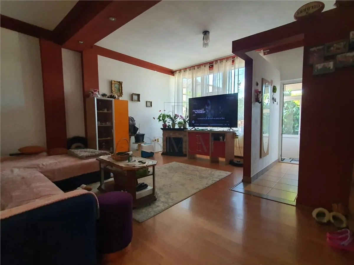 FREIDORF, CASA DECOMANDATA CU 7 CAMERE, 5 DORMITOARE, 3 BAI, BUCATARIE INCHISA SI SPATII DE DEPOZITARE - foto 1