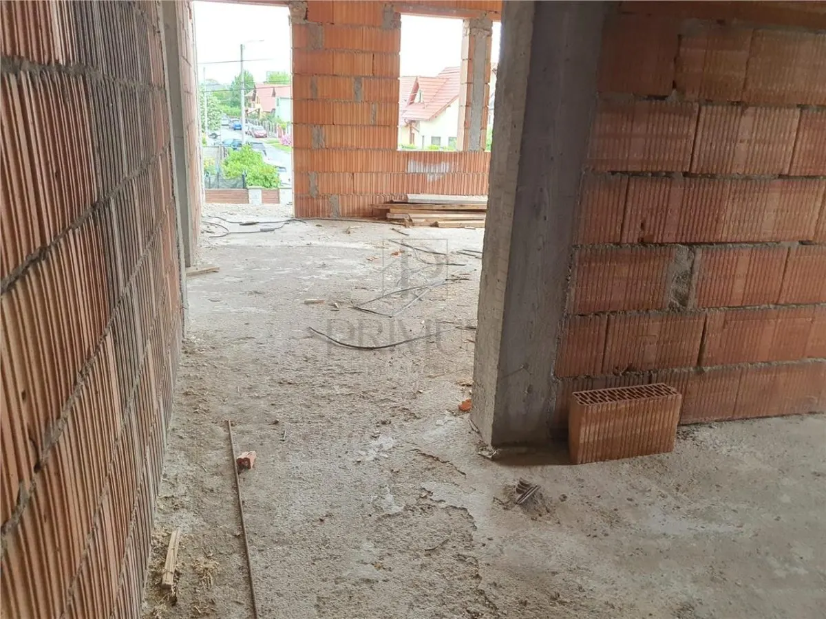 FREIDORF, DUPLEX DECOMANDAT, 6 CAMERE, 2 BAI, BALCOANE, POSIBILITATE DE MANSARDARE - foto 1