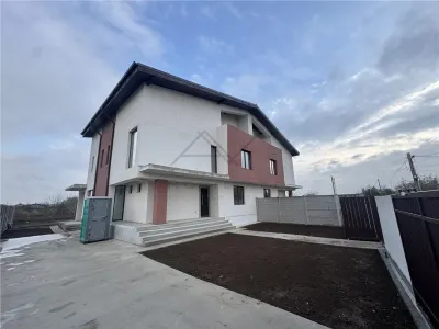 VILA DE VANZARE LA CHEIE TOATE UTILITATILE -CIOROGARLA DARVARI - foto 6