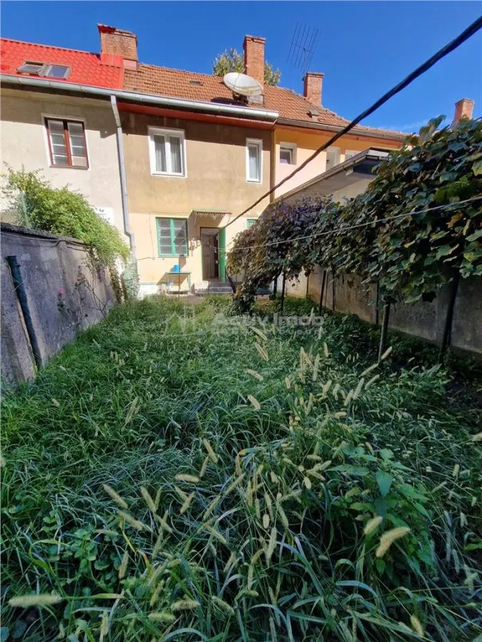 Resita Casa 5 Cam D-P-Etj.1 si Curte - foto 1
