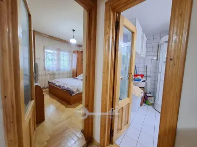 Liber, apartament 3 camere, Nicolina 2, baie cu geam, 60 mp utili - foto 8