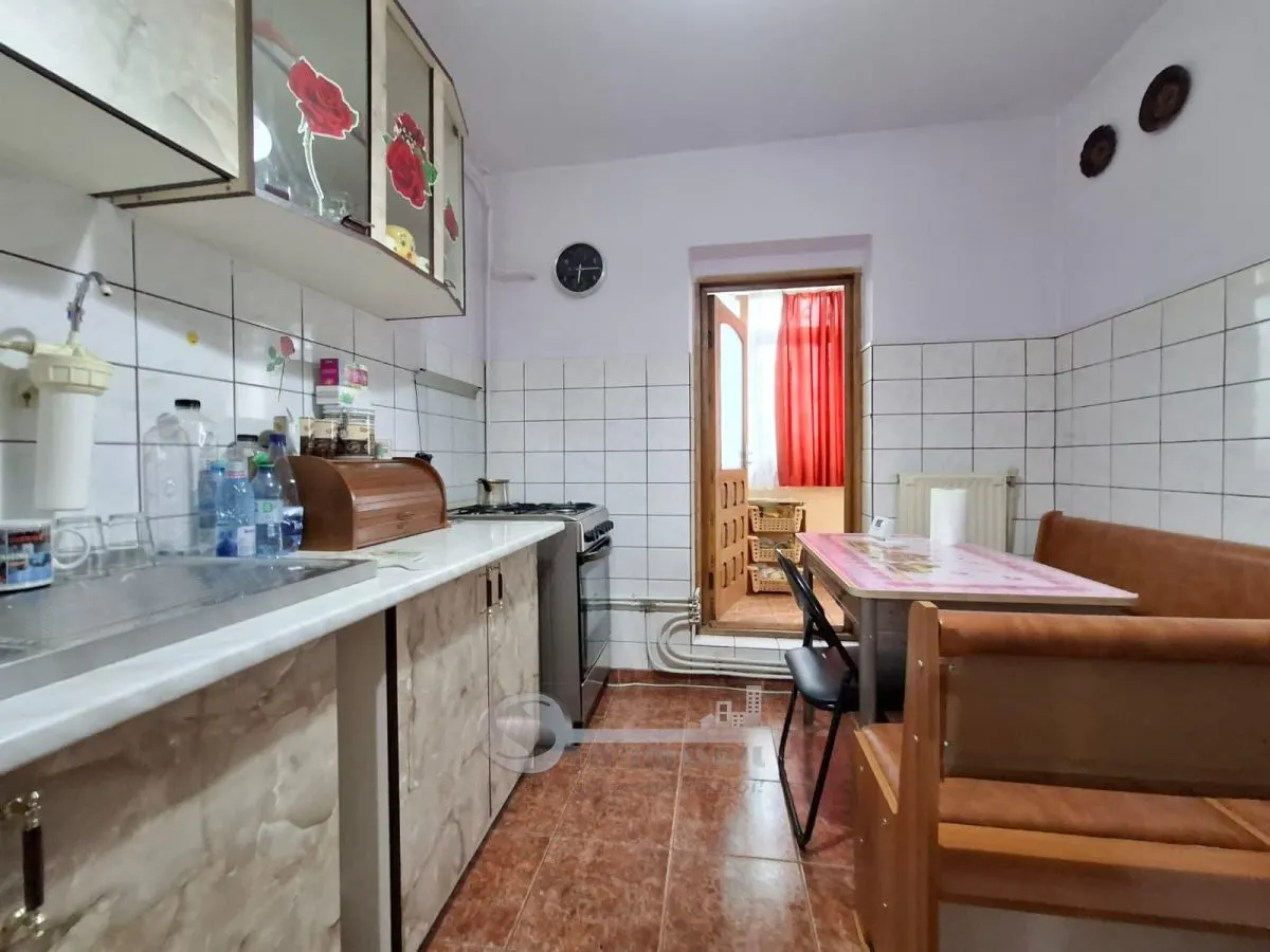 Liber, apartament 3 camere, Nicolina 2, baie cu geam, 60 mp utili - foto 10