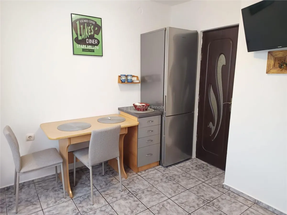 Apartament 3 cam. zona centrala in Moldova Noua - foto 15