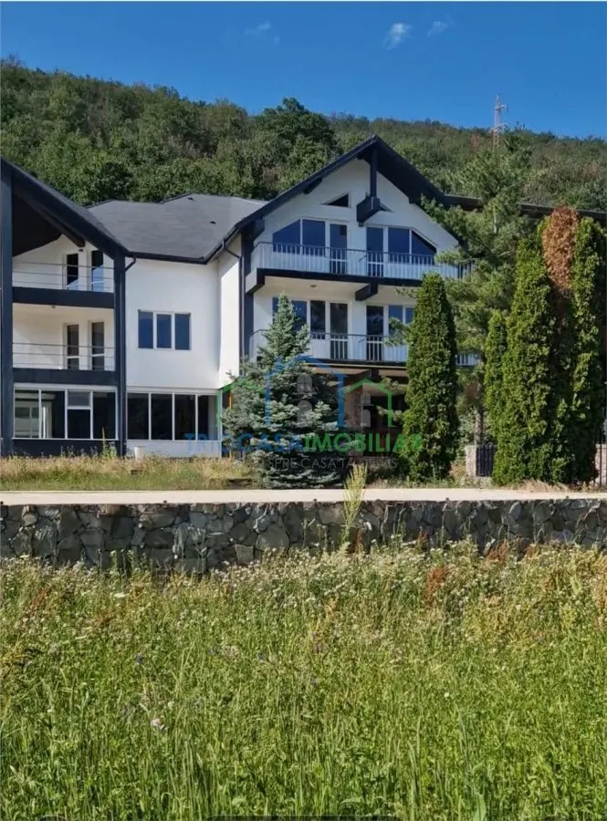 Pensiune Premium de Vânzare pe Malul Dunării â€“ Eșelnița | 0% Comision pentru Cumpărător - foto 1