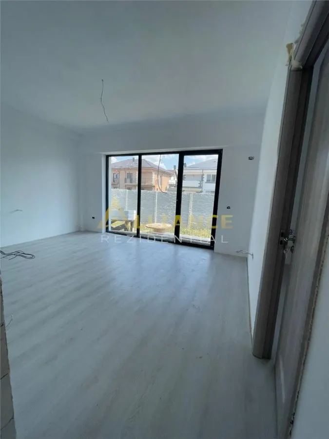 Casa cu 3 camere, Teren 190 mp { Acces rapid STB 440 Piata Sudului } - foto 1