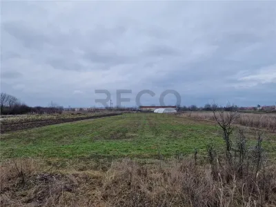 RECO Teren intravilan in Bors cu front mare - foto 1