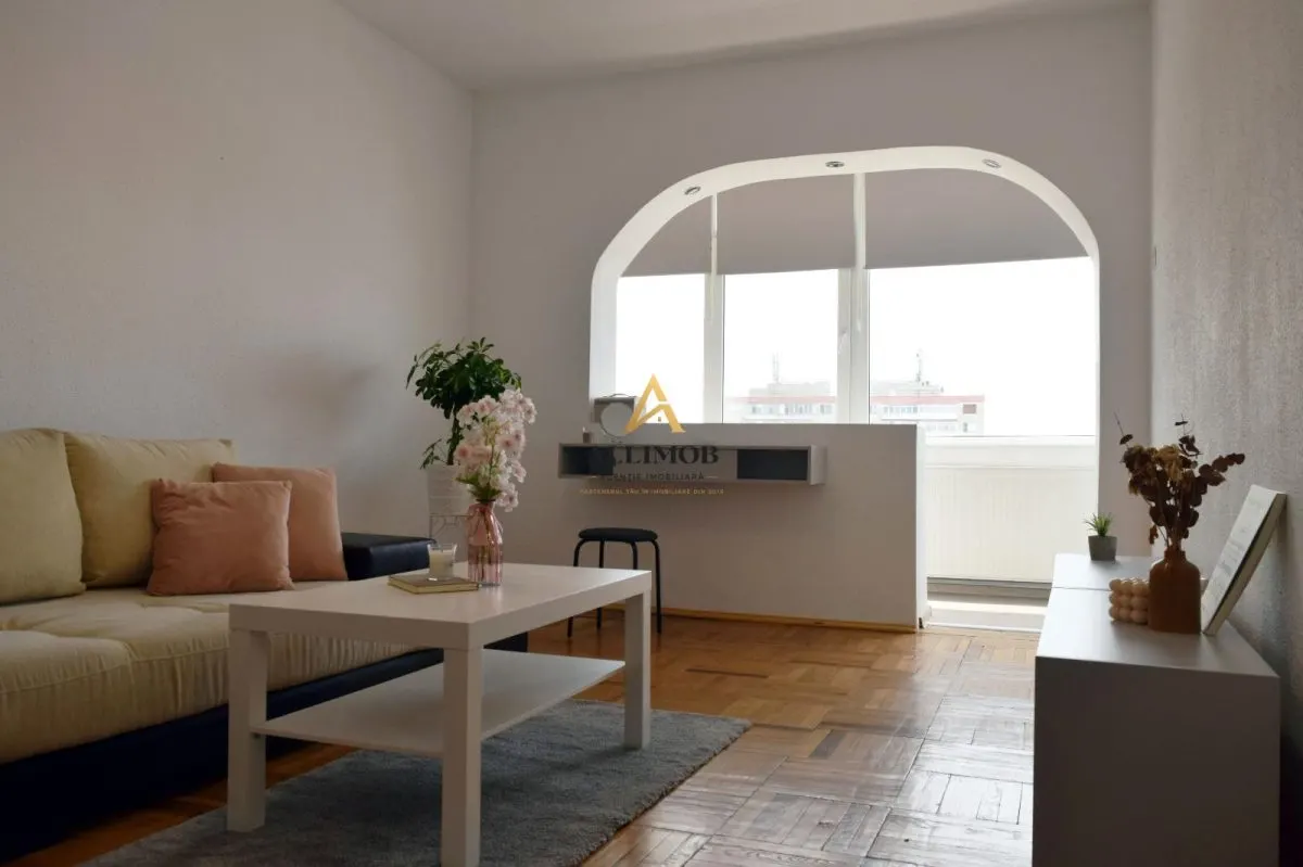 Apartament 3 camere in Targoviste, zona Micro 6 - foto 1