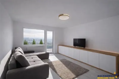 Decomandat, 3 camere, 2 bai, loc de parcare, Casa Nobel, Brasov. - foto 1