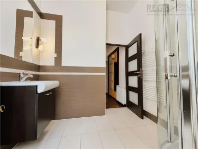 Garsoniera la 1 km de Piata Sfatului langa Primarie - foto 5