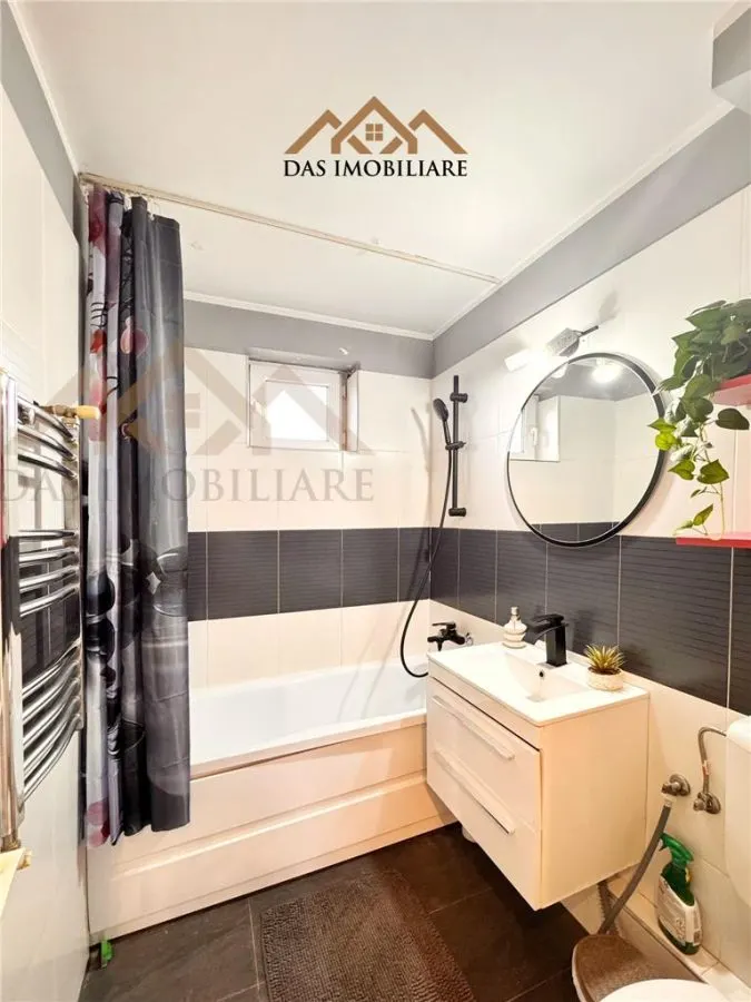 Apartament 2 camere, ultracentral, etaj intermediar - foto 4