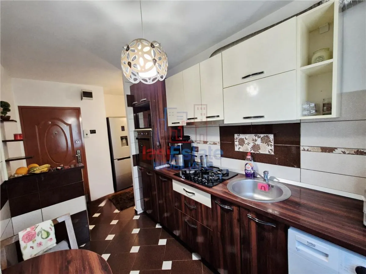 Apartament cu 2 camere in Podu Ros - mobilat si utilat - foto 6