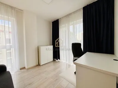 Apartament cu 3 camere de închiriat  zona  Centru vechi - foto 5