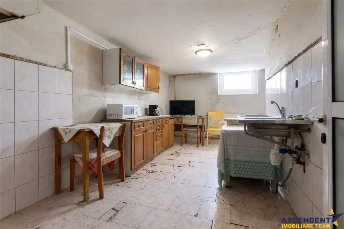 Potential, farmec si o pozitionare excelenta intr-o zona istorica a Brasovului - foto 4