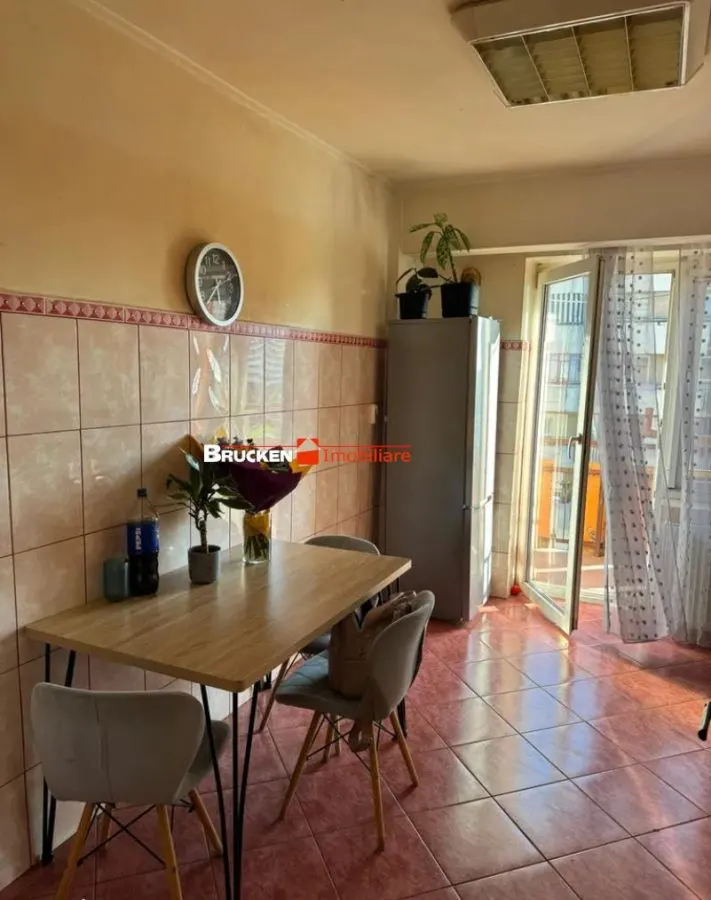 Apartament 3 camere - foto 1