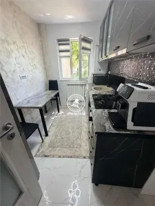 Apartament cu doua camere decomandat Alexandru cel Bun 60 mp - foto 2