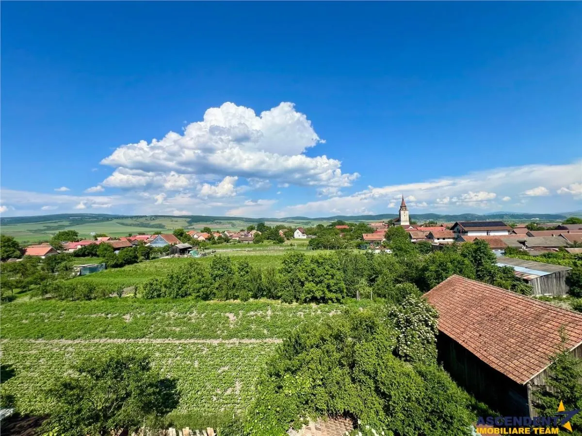 Apartament cu trei camere de renovat in Feldioara, Brasov - foto 1