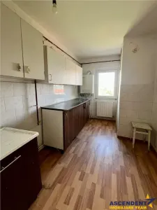 Apartament cu trei camere de renovat in Feldioara, Brasov - foto 14