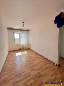 Apartament cu trei camere de renovat in Feldioara, Brasov - foto 17