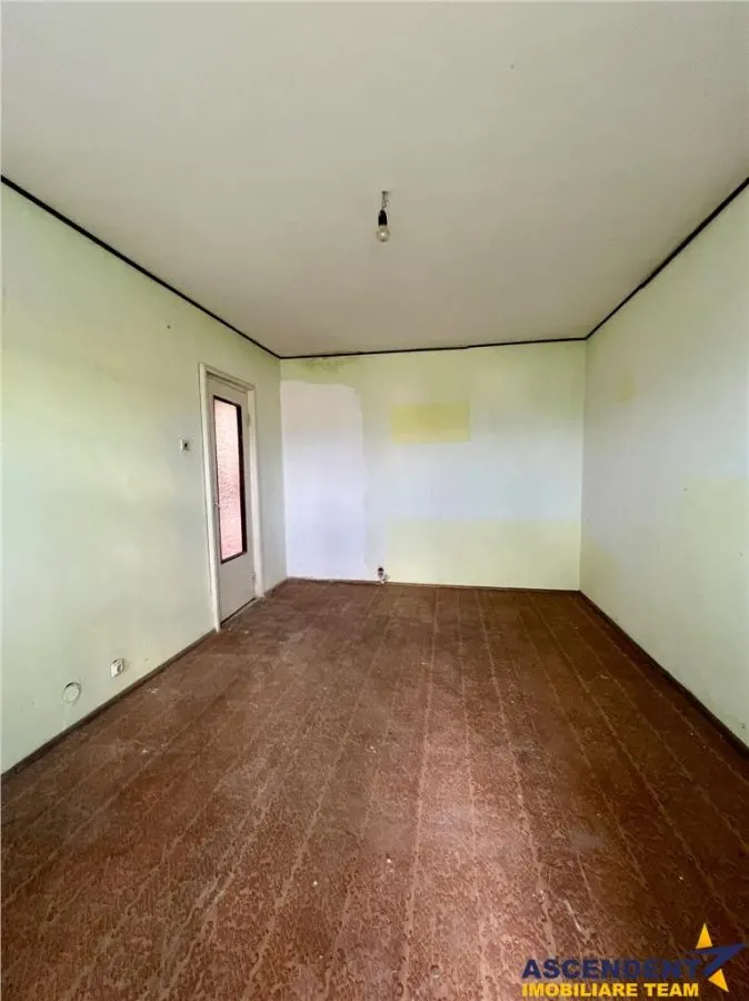 Apartament cu trei camere de renovat in Feldioara, Brasov - foto 10