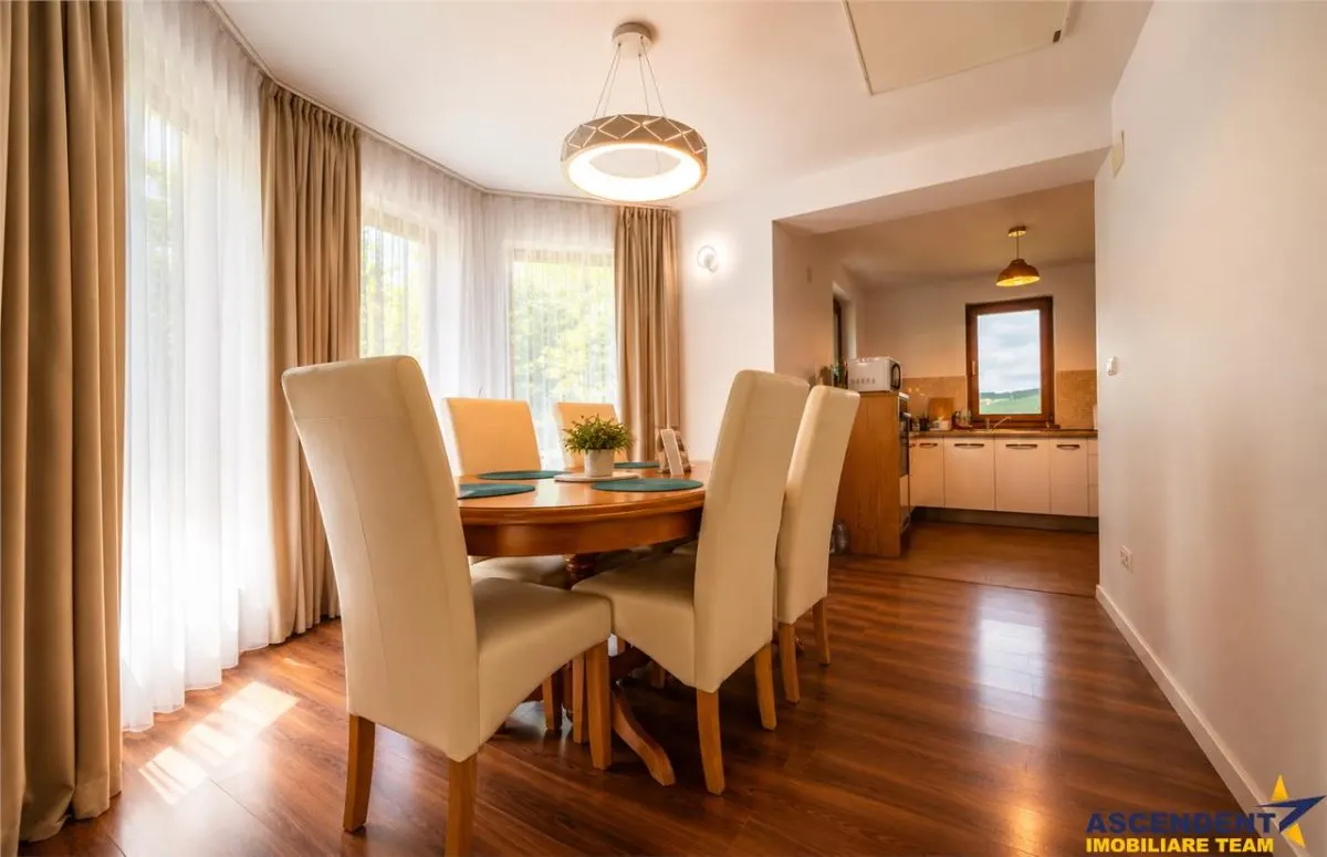 FILM! Sophisticated villa in an exclusive natural setting, Pestisu Mic, Valea Nandrului. - foto 5