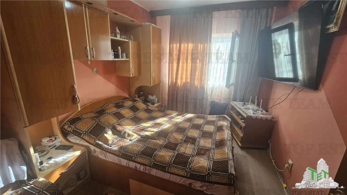 Apartament 4 camere bloc ''80 langa metrou/Piata Crangasi - foto 3