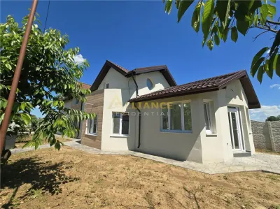 Casa individuala- 6 camere - 4 bai- 3 dressinguri-100m de autobuz - foto 3