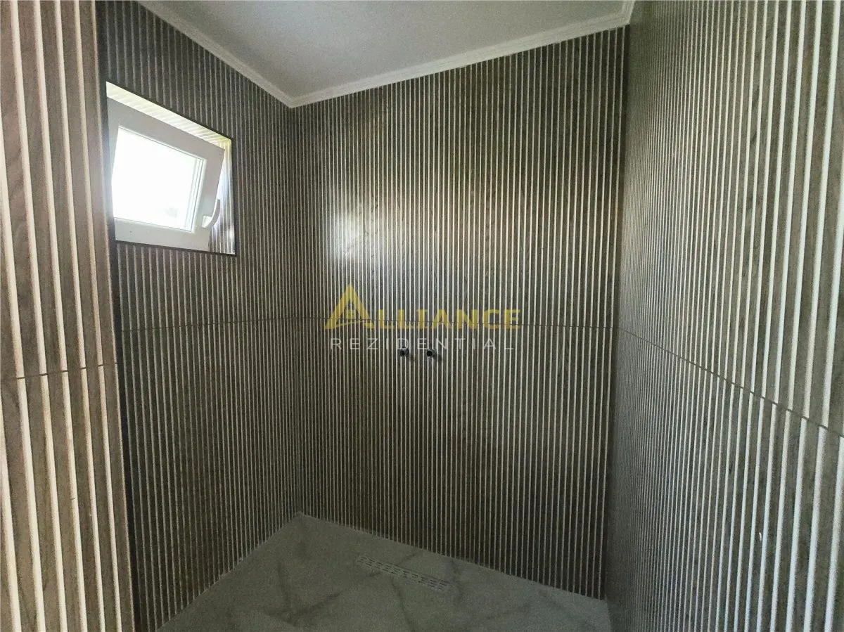 Casa individuala- 6 camere - 4 bai- 3 dressinguri-100m de autobuz - foto 6