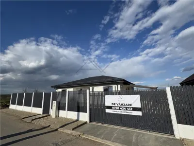 VANZARE VILA | CASA INDIVIDUALA DOMNESTI STRADA ASFALTATA FOISORULUI - foto 1