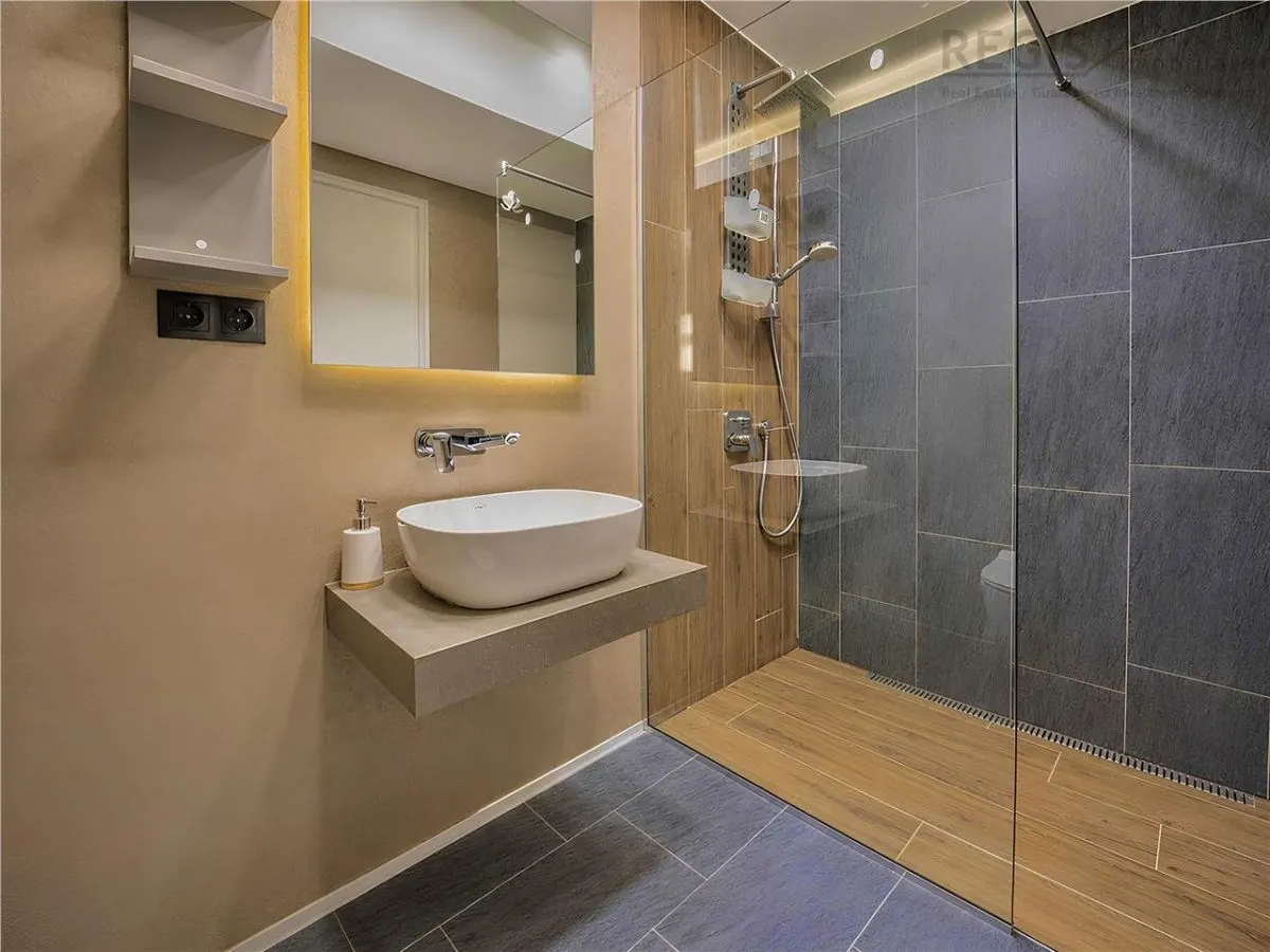 Apartament central cu 3 camere si parcare in Cosmopolit - foto 13