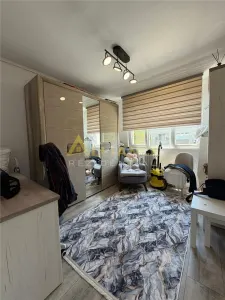 De vanzare in EXCLUSIVITATE apartament cu 4 camere decomandat, situat pe Strada Mizil nr. 7, la doar 8 minute de mers pe jos de statia de metrou 1 Dec - foto 1