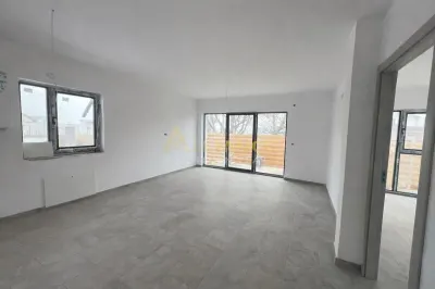 Casa 3 camere- strada asfaltata- 250 mp teren - foto 4