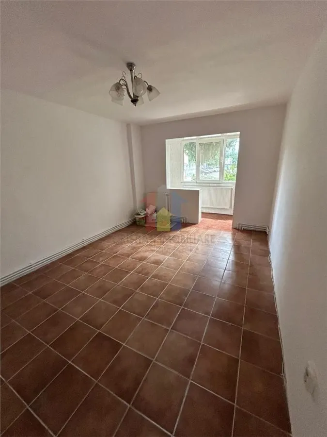 VEZI VIDEO! 2 camere 48 mp,  parter cu balcon 11 m, Viziru 1 - foto 2