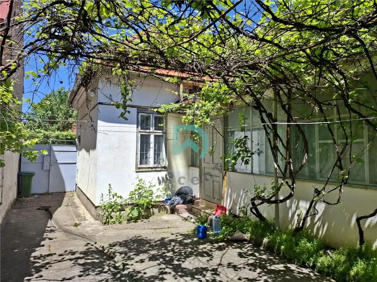 Casa De Mijloc, singur in curte, Brasov - foto 1