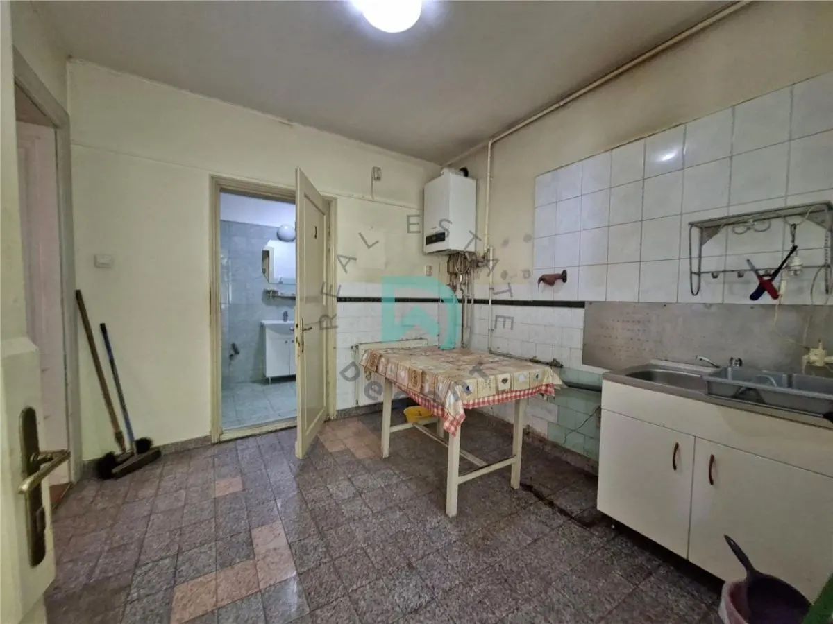 Casa De Mijloc, singur in curte, Brasov - foto 16