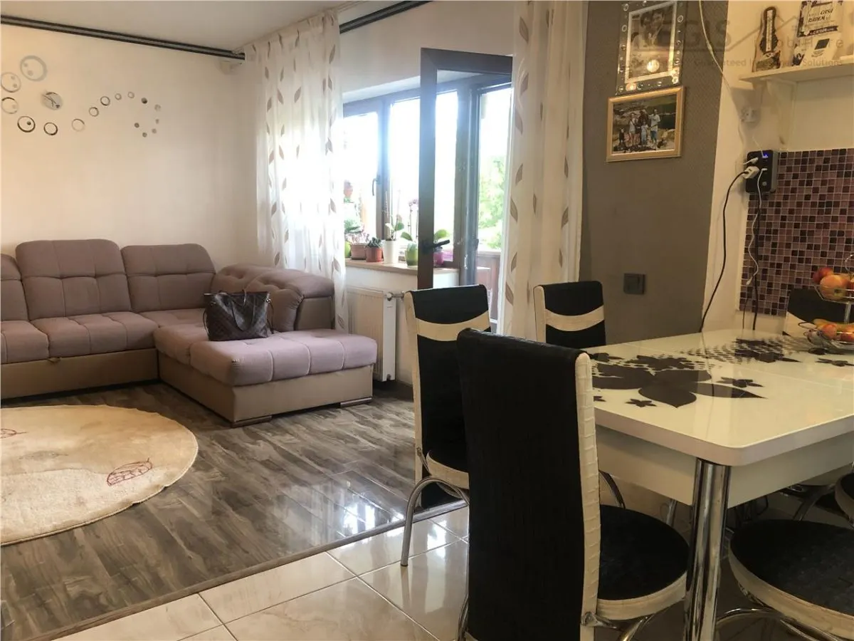 Apartament spatios 4 camere 100 mp etaj intermediar cartier Noua - foto 14