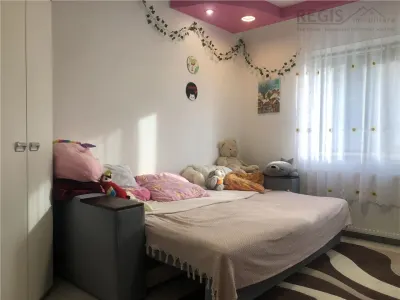 Apartament spatios 4 camere 100 mp etaj intermediar cartier Noua - foto 7