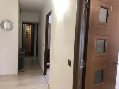 Apartament spatios 4 camere 100 mp etaj intermediar cartier Noua - foto 9