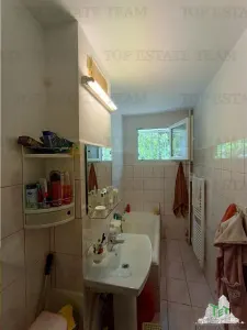 Apartament modern cu 4 camere, intr-un bloc reabilitat cu SU de 75mp, parter/4, zona OZANA, la 10 , 15 minute pietonal de statia de metrou 1 Dec 1918. - foto 17