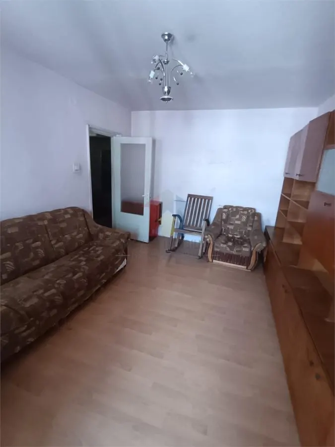 Pret Bun!  SPATIOS! Apartament 3 camere Decomandat, 70mp zona Obor - foto 2