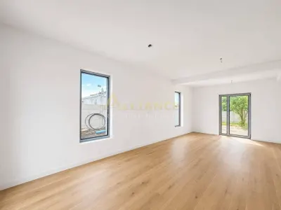 Vila- 4 camere-dressing-pod-placa de beton-Aspensoare - foto 3