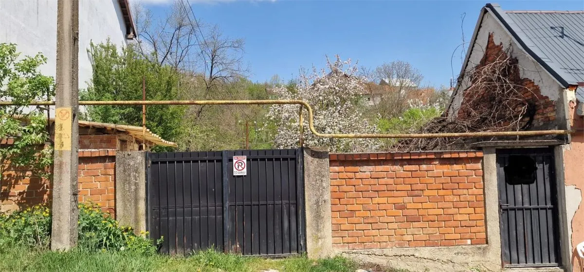 Resita Lot de Casa 600 Mp Toate Utilitatile Zona Triaj - foto 1