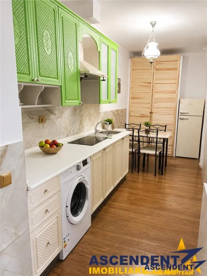 Ultracentral: Elegant nivel in vila, cu terasa, Centrul istoric, Brasov - foto 3