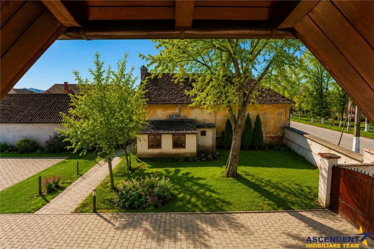 Sediu firma/ rezidential, pe domeniu de 2.240 mp teren,Central, Halchiu, Brasov - foto 23