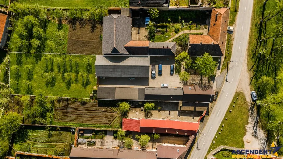 Sediu firma/ rezidential, pe domeniu de 2.240 mp teren,Central, Halchiu, Brasov - foto 25