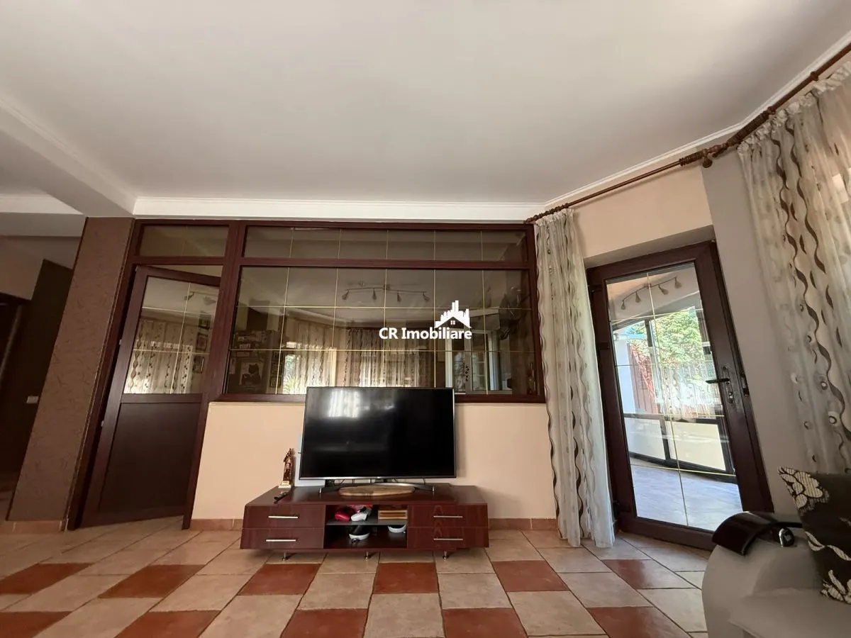 Vila de vanzare  plus  teren 500 Trapezului - foto 1