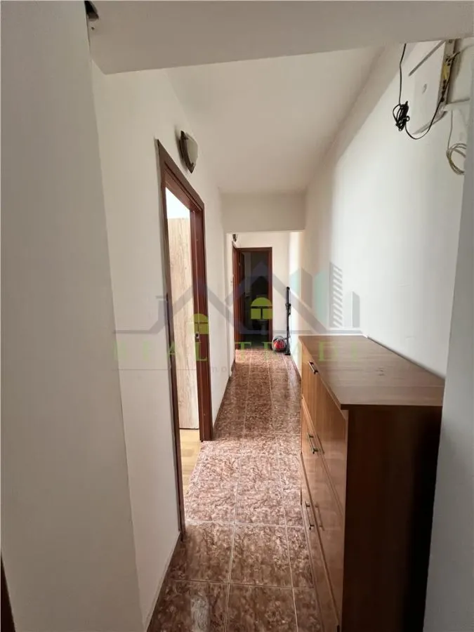 Apartament cu 3 camere decomandat, 2 bai Astra Carpatilor - foto 12