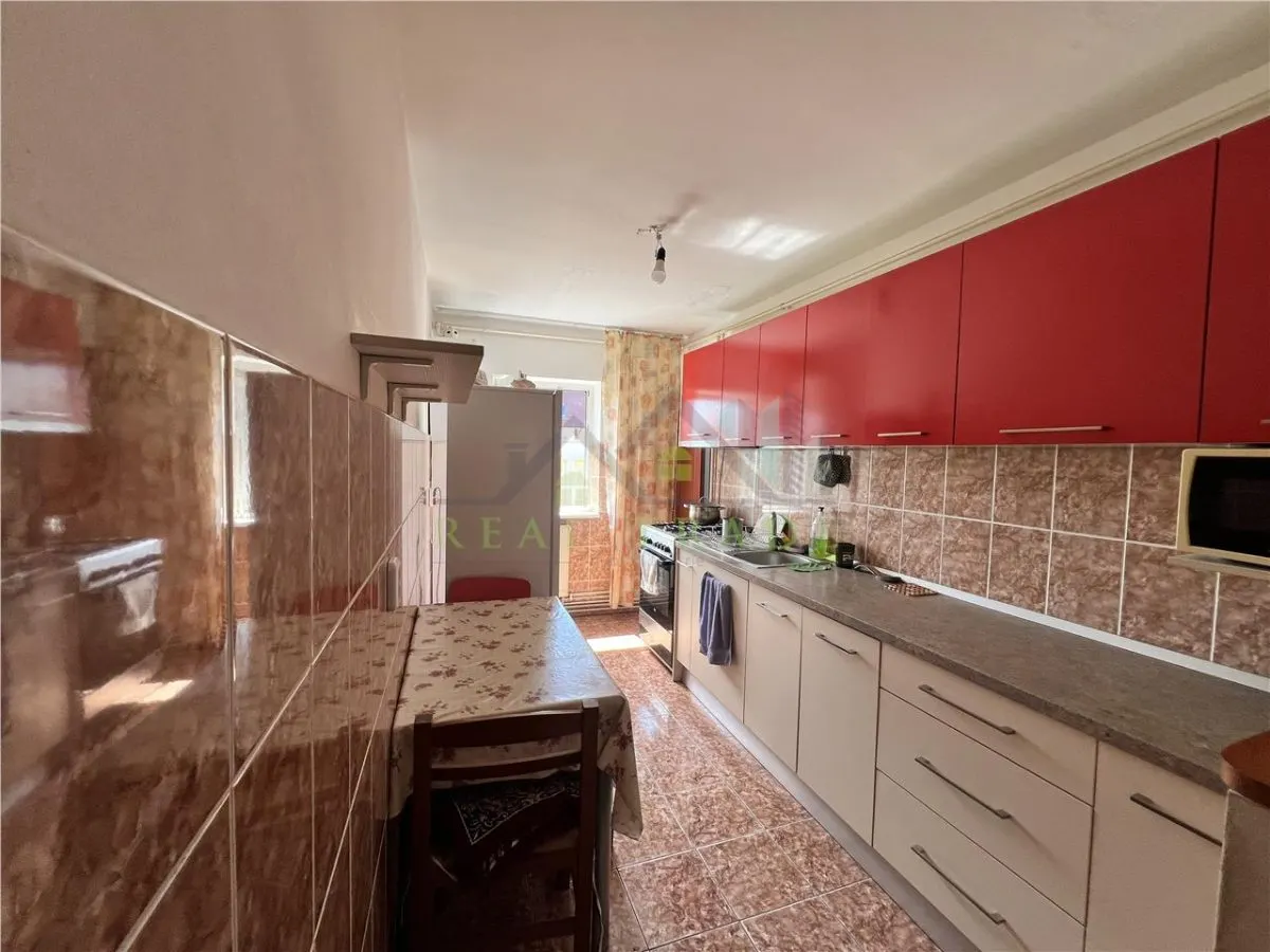Apartament cu 3 camere decomandat, 2 bai Astra Carpatilor - foto 7
