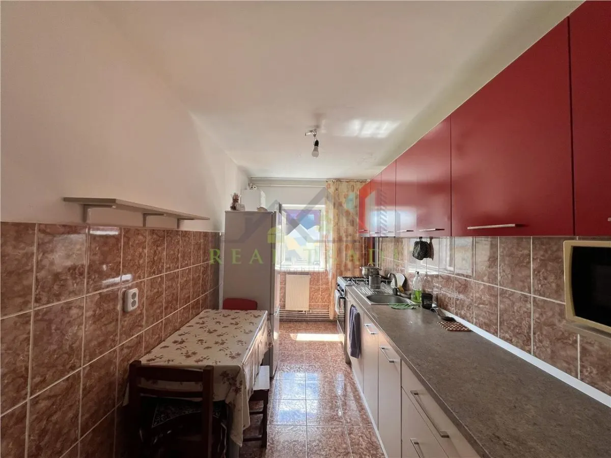 Apartament cu 3 camere decomandat, 2 bai Astra Carpatilor - foto 8