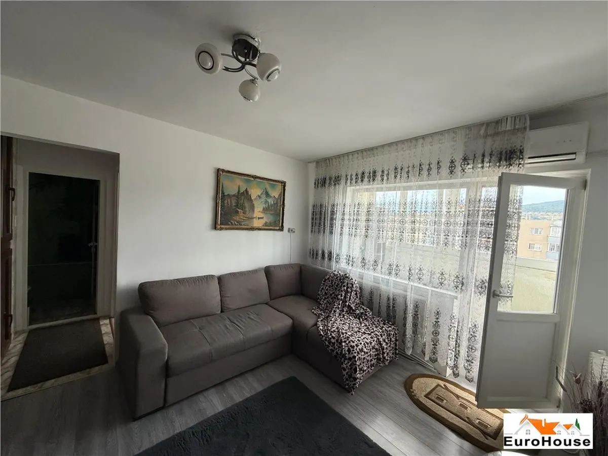 Apartament De Inchiriat Cetate Cu Loc De Parcare , Utilat si Mobilat Complet - foto 1